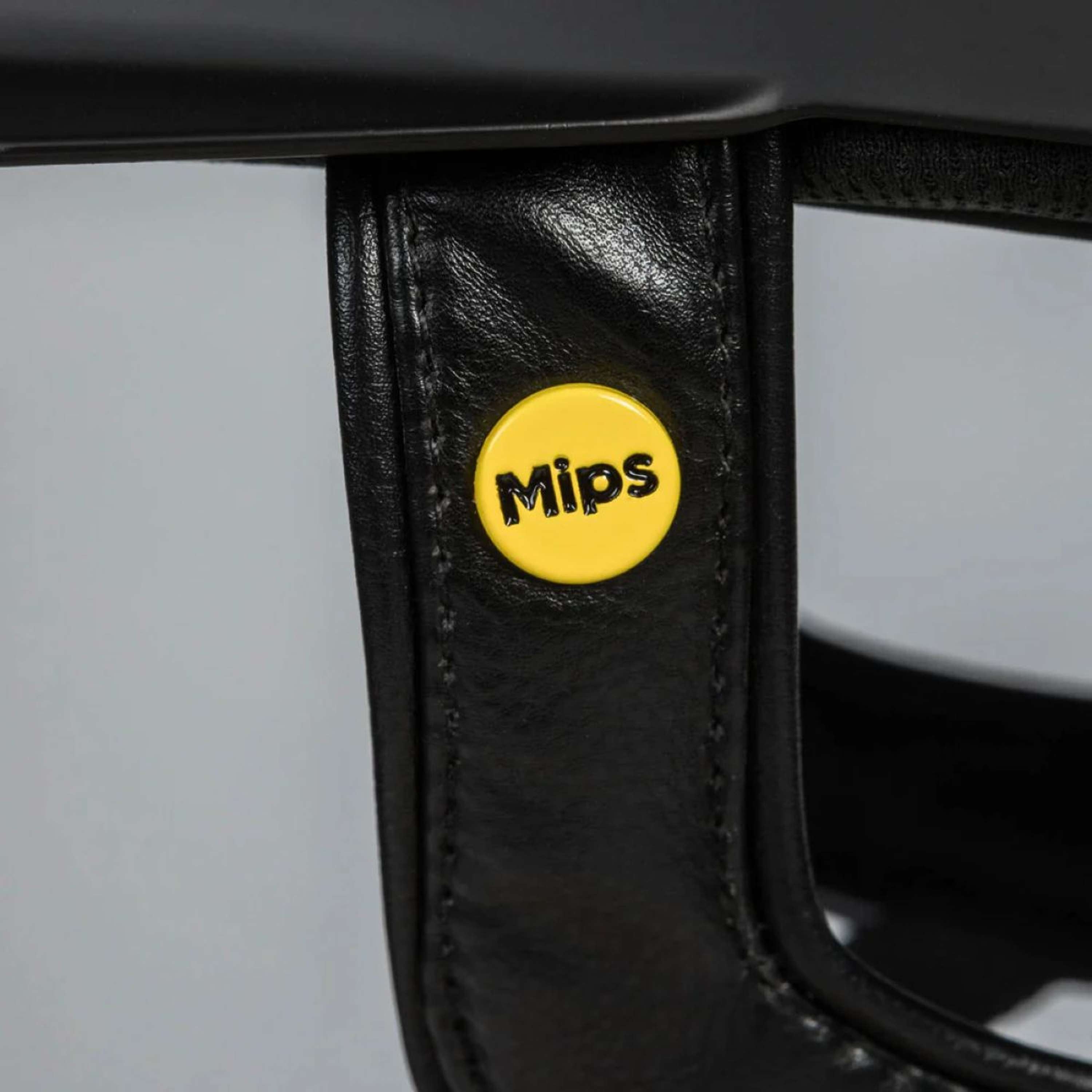 Back on Track Cap Caracas Mips Black