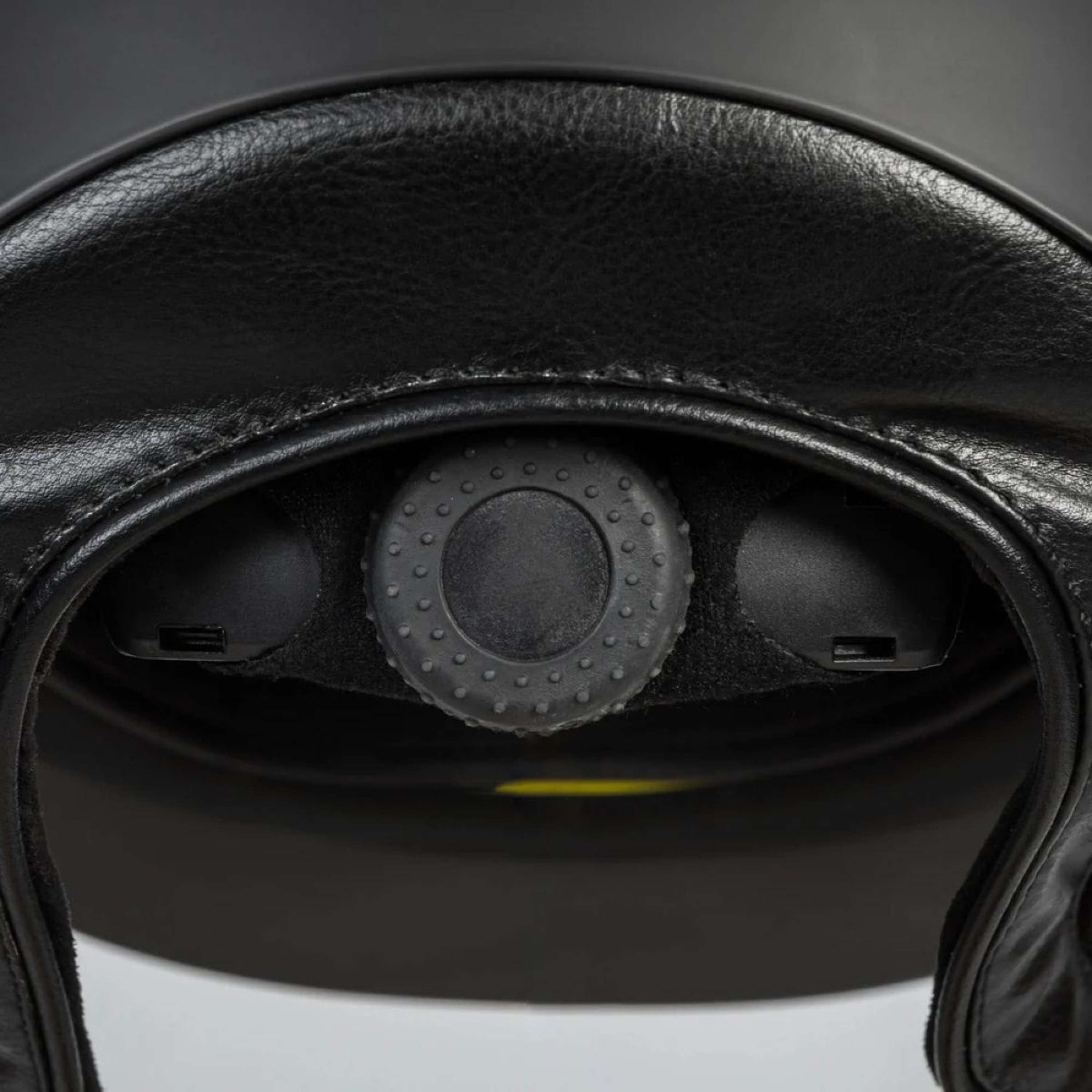 Back on Track Cap Caracas Mips Black