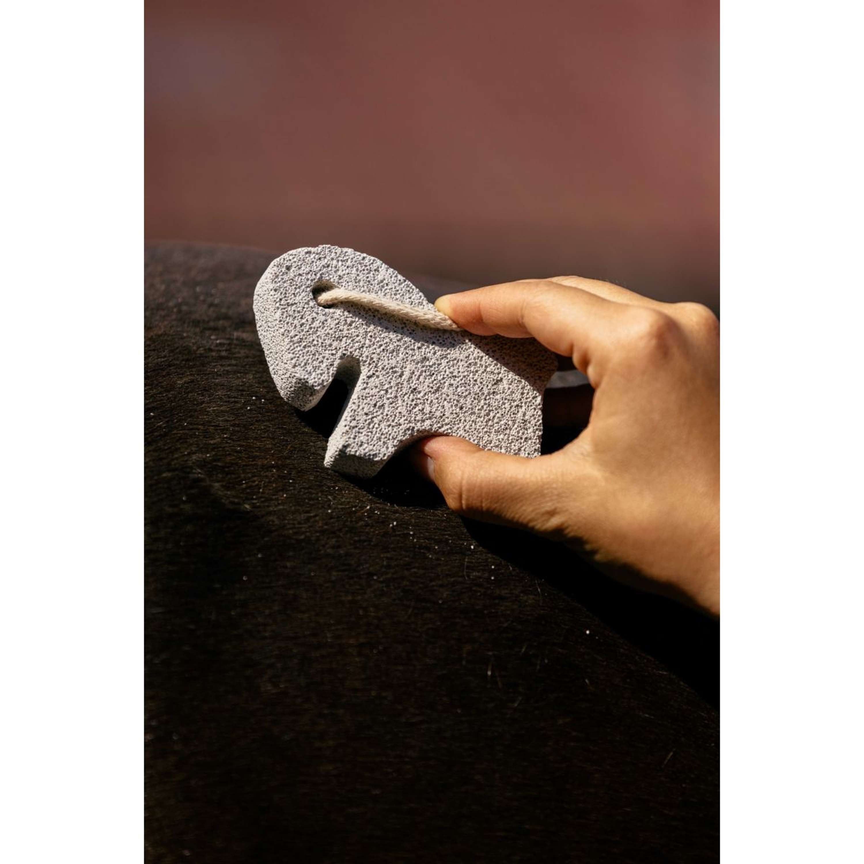 Hippotonic Rubble Stone Horse White