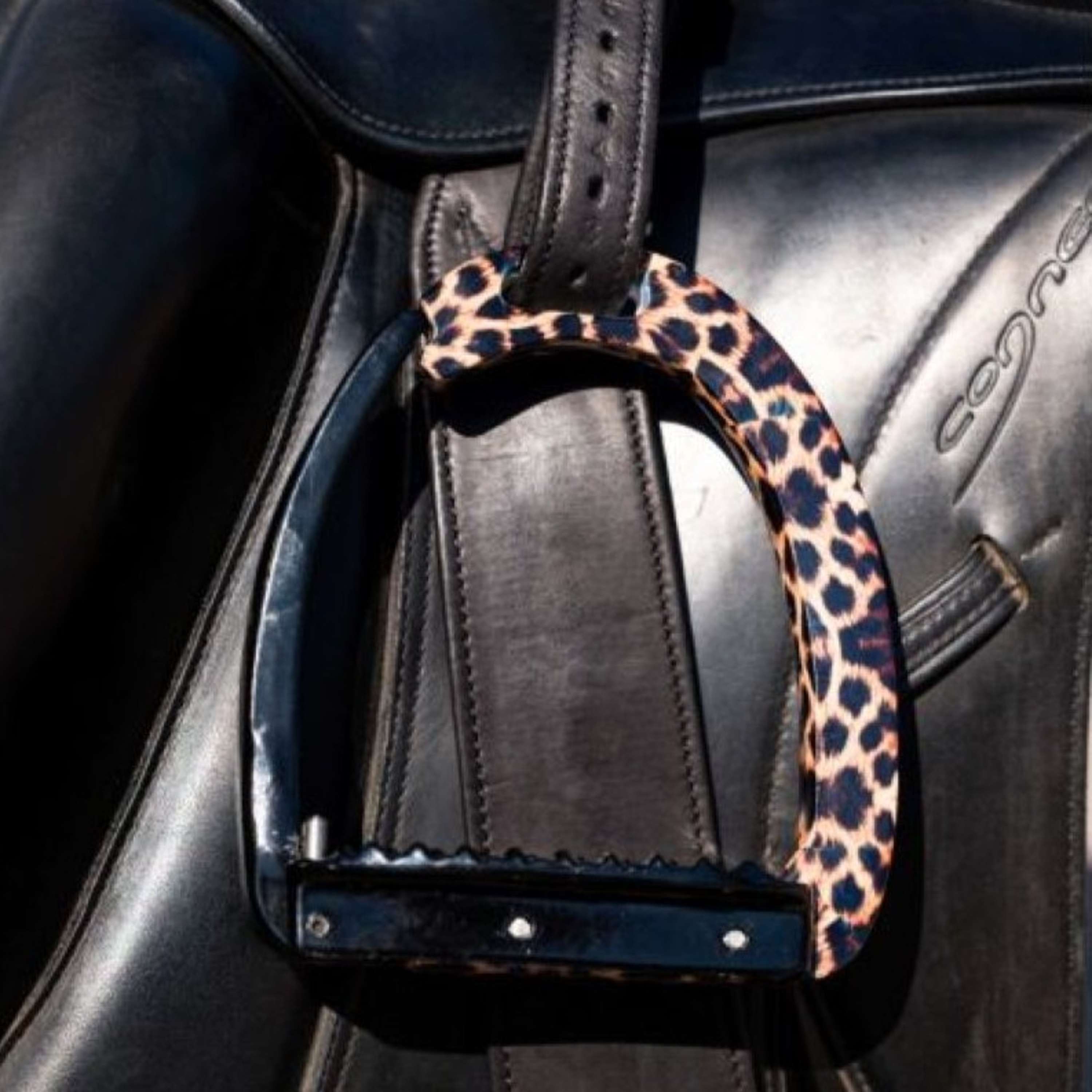 HB Showtime Safety Stirrups Leopard