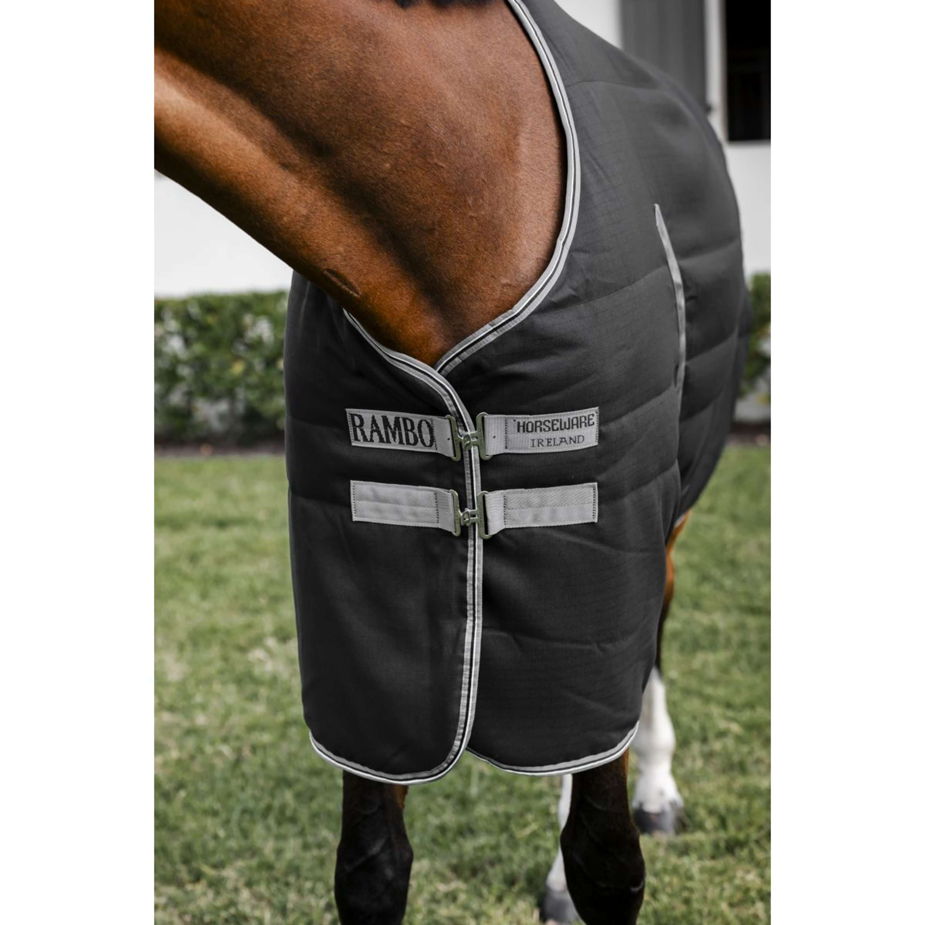 Rambo Stable Rug 400g Black/Thunderstorm Grey/Silver