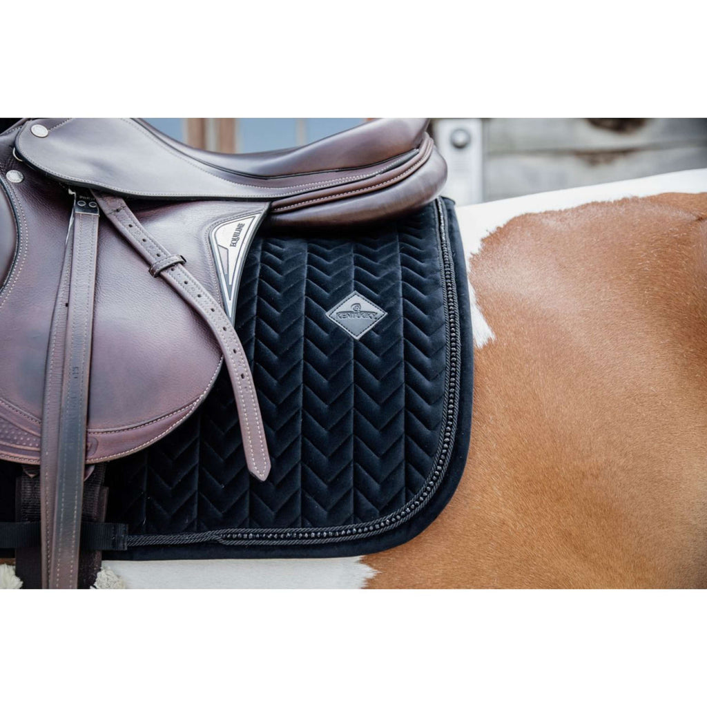 Kentucky Saddlepad Velvet Pearls Jumping Black
