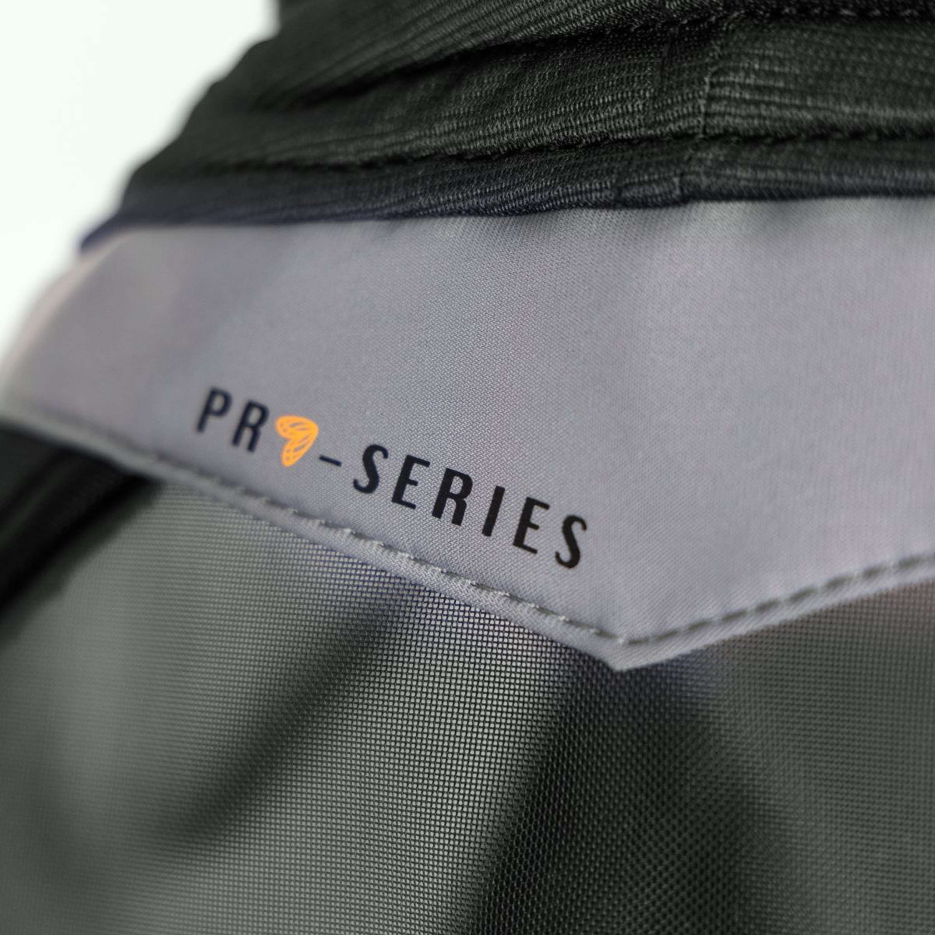 FlyGuard by Shires Fly Mask Pro Fine Mesh met Ooruitsparing en Neusflap Jet